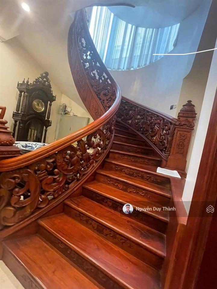 Bán bt vinhome riverside, 210m2, 5 tầng, giá đầu tư, 420tr/m2 full nội thất gỗ thịt sân vườn ở ngay