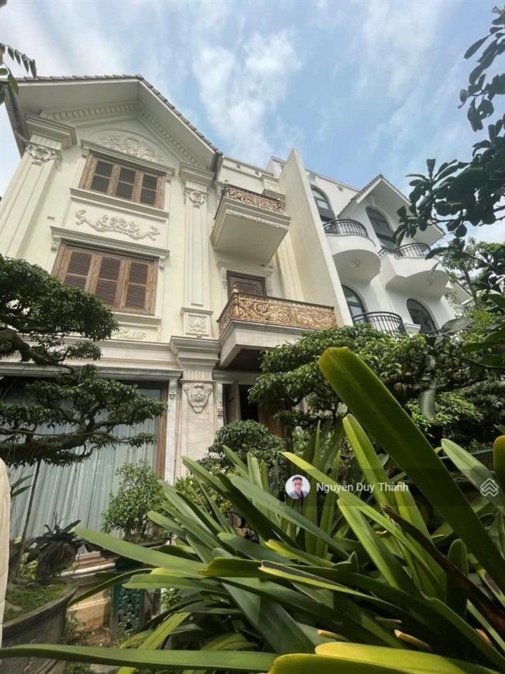 Bán bt vinhome riverside, 210m2, 5 tầng, giá đầu tư, 420tr/m2 full nội thất gỗ thịt sân vườn ở ngay