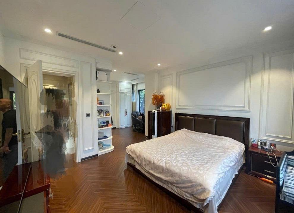 Bán bt hoa sữa, vinhome rivrside 220m2 5tầng, mt19m, lô góc view sông 3 mặt thoáng, full nội thất