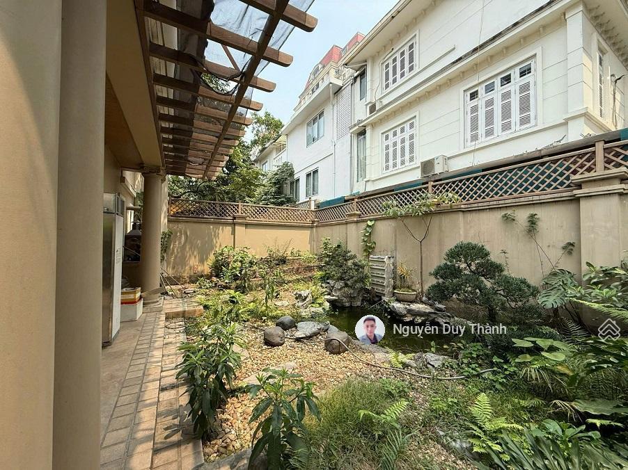 Bán biệt thự ciputra tây hồ, khu g lô góc sân vườn, 320m2, 3tầng, mt 36m, 135tỷ chủ bán kín giá tốt