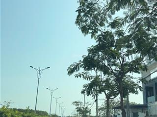 Gấp! biệt thự 500m đã xây sẵn nhà thô cần nhượng lại gấp, đường nhựa, vỉa hè thông thoáng 28tr/m2