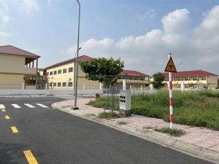 Bán lô gốc sát trường học mặt tiền đường nhựa 7m