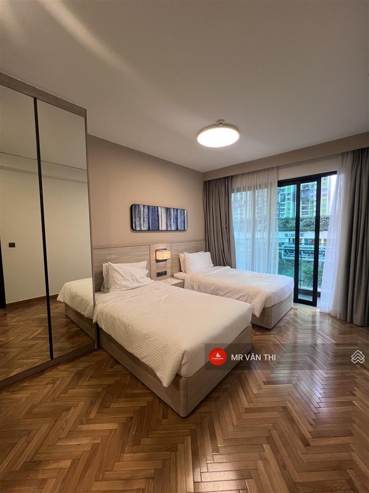 Sos hiếm có 01 căn sân vườn  5pn 210m2 cao cấp  sổ hồng sẵn tay bán nhanh 26 tỷ bao hết chốt gấp