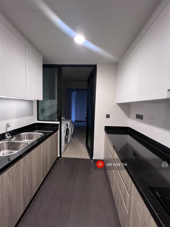 Sos hiếm có 01 căn sân vườn  5pn 210m2 cao cấp  sổ hồng sẵn tay bán nhanh 26 tỷ bao hết chốt gấp