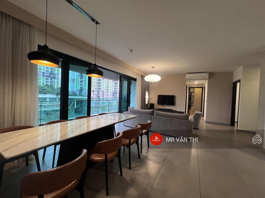 Sos hiếm có 01 căn sân vườn  5pn 210m2 cao cấp  sổ hồng sẵn tay bán nhanh 26 tỷ bao hết chốt gấp