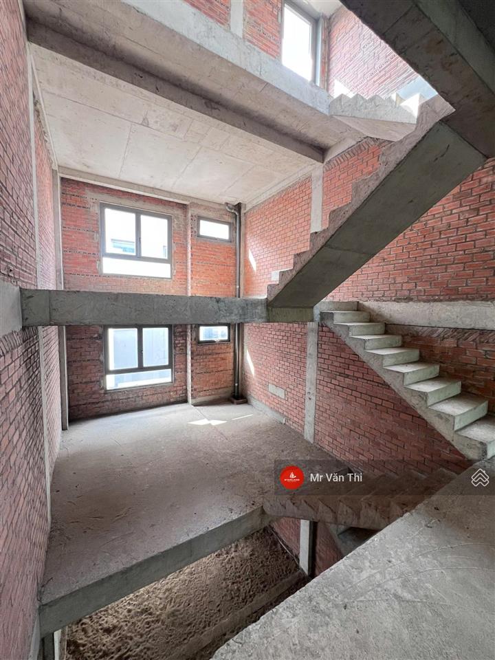 Bán nhà phố lk3 nằm ngay cạnh clubhouse  85m2  1 trệt 3 lầu giá 5,6 tỷ bao thuế phí 0938 798 ***