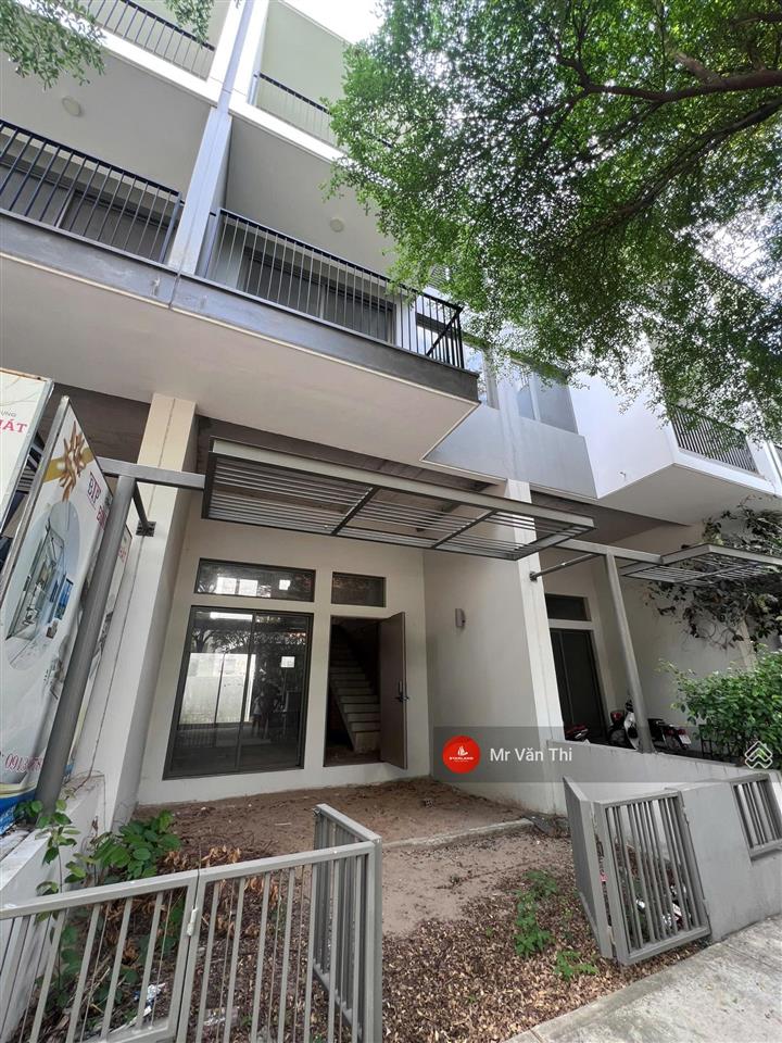 Bán nhà phố lk3 nằm ngay cạnh clubhouse  85m2  1 trệt 3 lầu giá 5,6 tỷ bao thuế phí 0938 798 ***