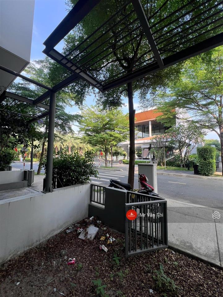 Bán nhà phố lk3 nằm ngay cạnh clubhouse  85m2  1 trệt 3 lầu giá 5,6 tỷ bao thuế phí 0938 798 ***