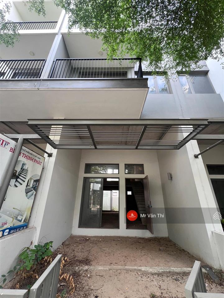 Bán nhà phố lk3 nằm ngay cạnh clubhouse  85m2  1 trệt 3 lầu giá 5,6 tỷ bao thuế phí 0938 798 ***