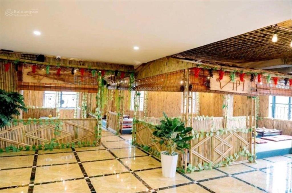 Bán khách sạn 3 mặt tiền trung tâm thị xã sa pa