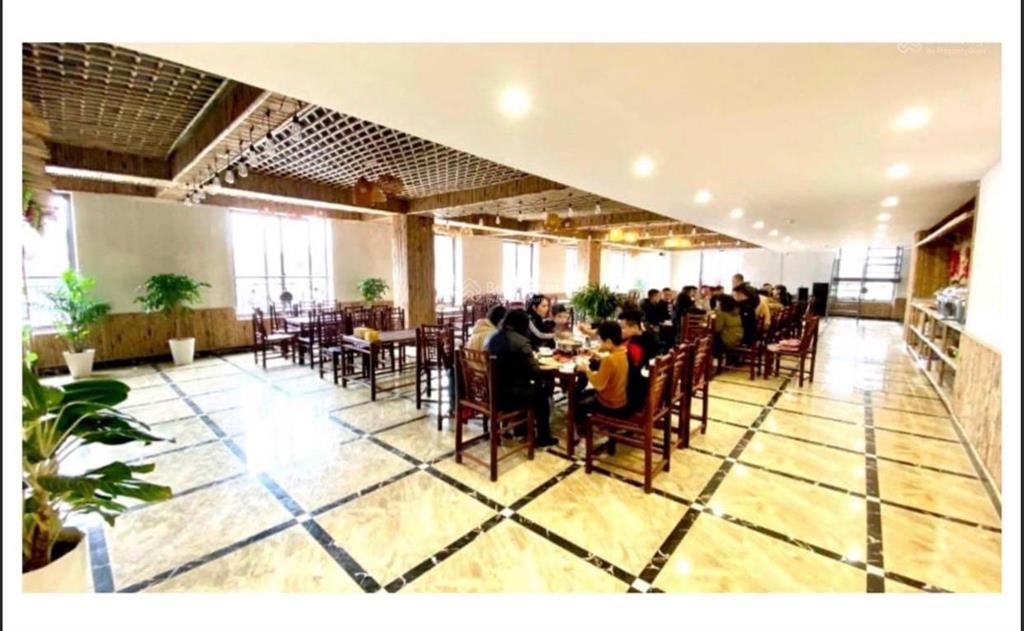 Bán khách sạn 3 mặt tiền trung tâm thị xã sa pa