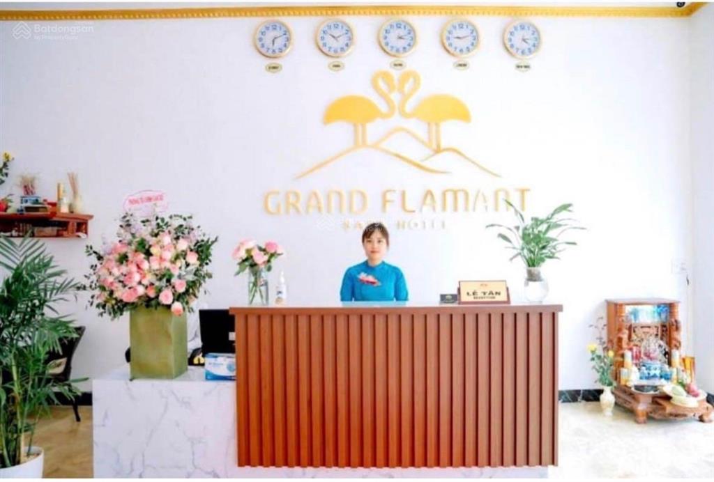 Bán khách sạn 3 mặt tiền trung tâm thị xã sa pa