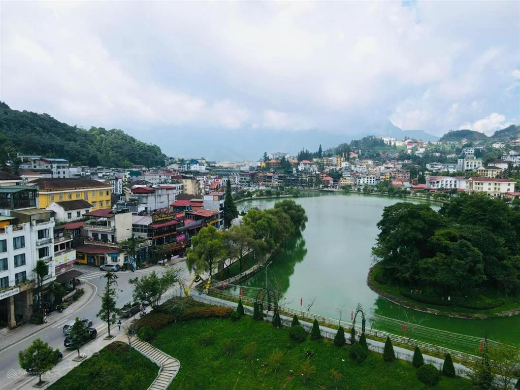 Bán nhà 3 tầng đối diện hồ mắt ngọc sapa