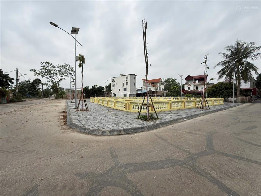 Hàng hiếm bìa làng đông anh  lô góc 2 mặt tiền uy nỗ, chỉ hơn 3 tỷ