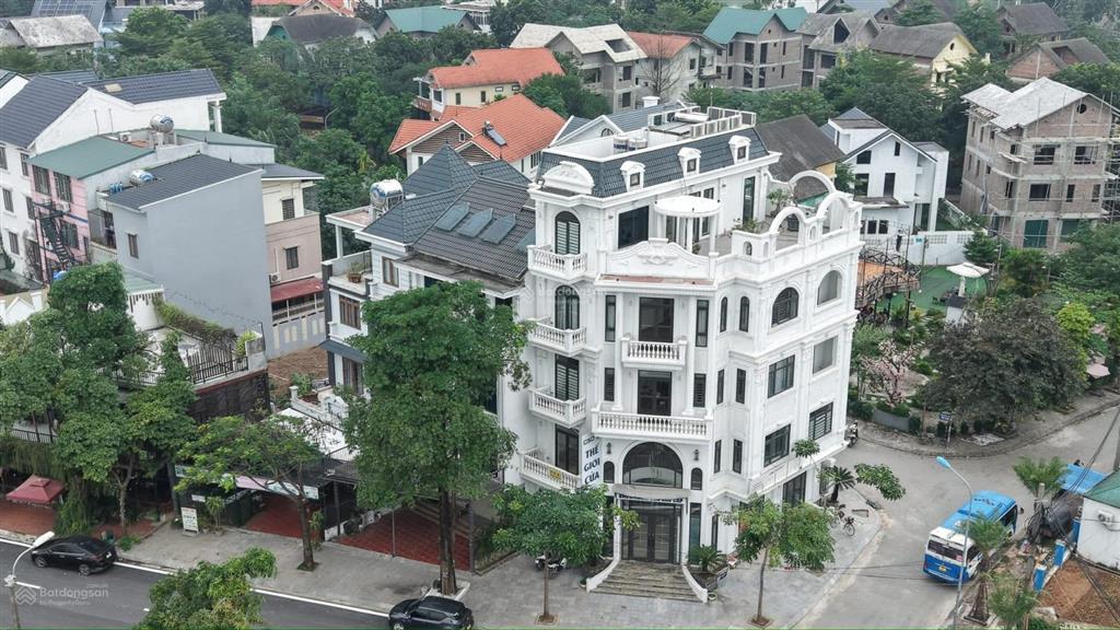 Chủ nhà ngộp bank cần bán cắt lỗ sâu lô biệt thự 350m2, vị trí đắc địa áp góc đường 24m, sẵn sổ đỏ