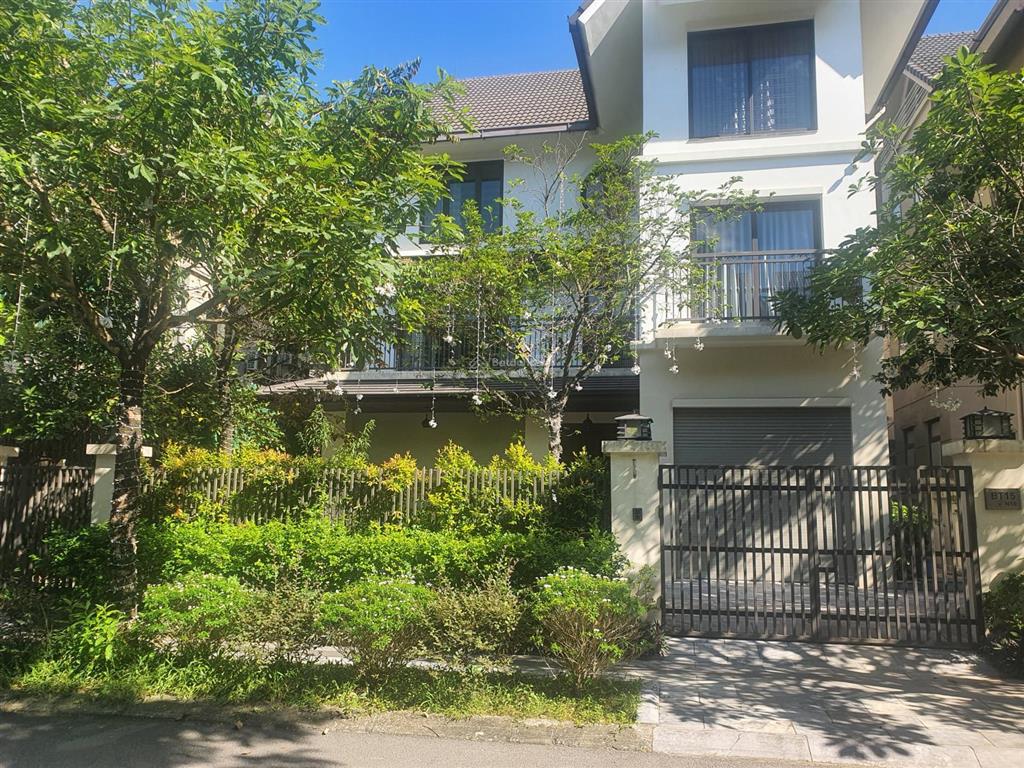 Chính chủ bán biệt thự vip 300m2 ceo quốc oai  sunny garden city đã full đồ sang trọng, tiện nghi.