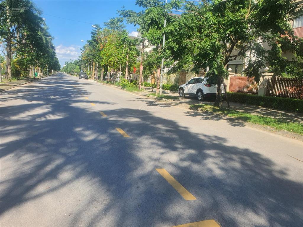 Chính chủ bán biệt thự vip 300m2 ceo quốc oai  sunny garden city đã full đồ sang trọng, tiện nghi.