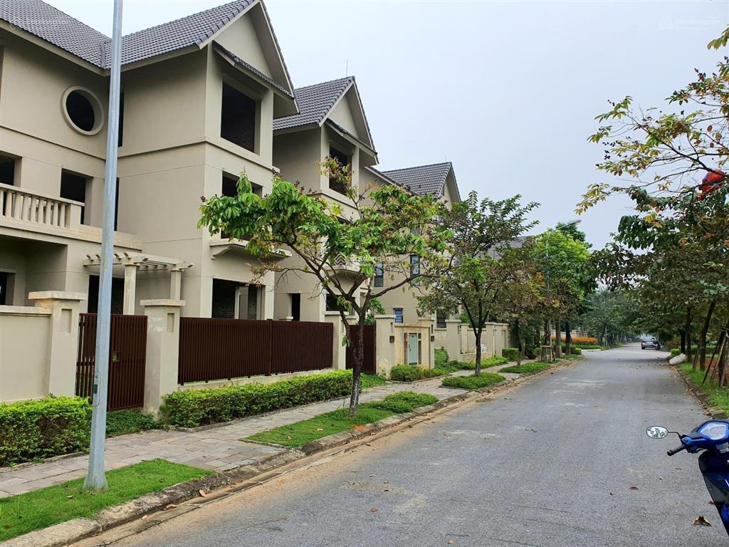 Chính chủ bán biệt thự vip 300m2 ceo quốc oai  sunny garden city đã full đồ sang trọng, tiện nghi.