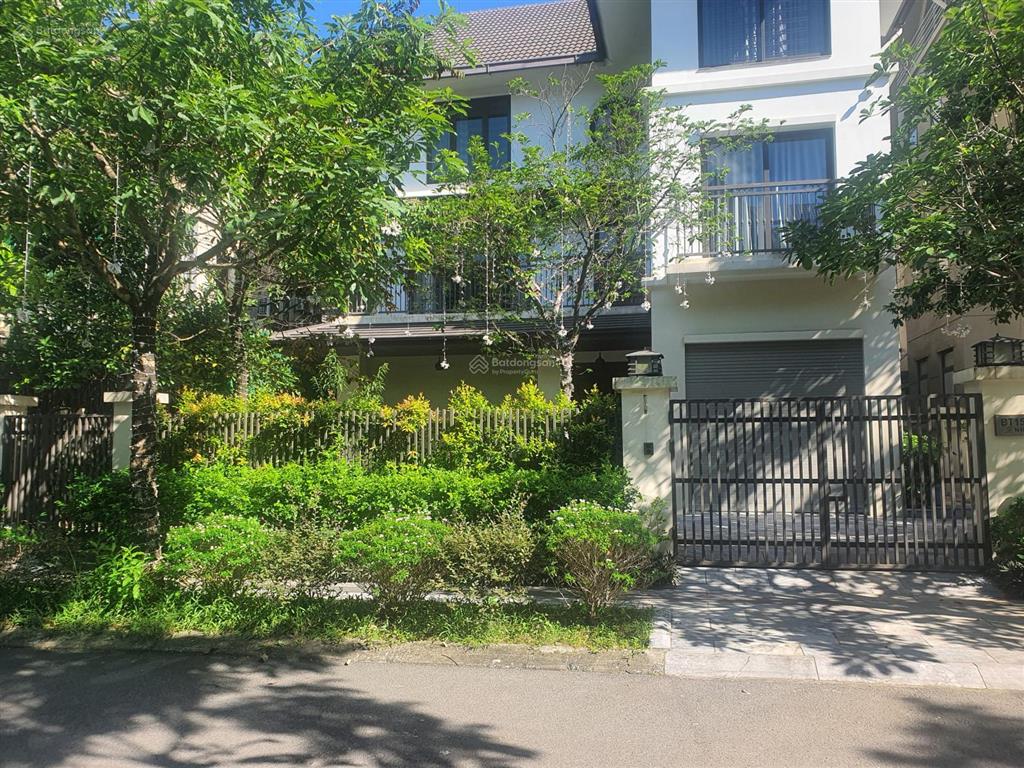 Chính chủ bán biệt thự vip 300m2 ceo quốc oai  sunny garden city đã full đồ sang trọng, tiện nghi.