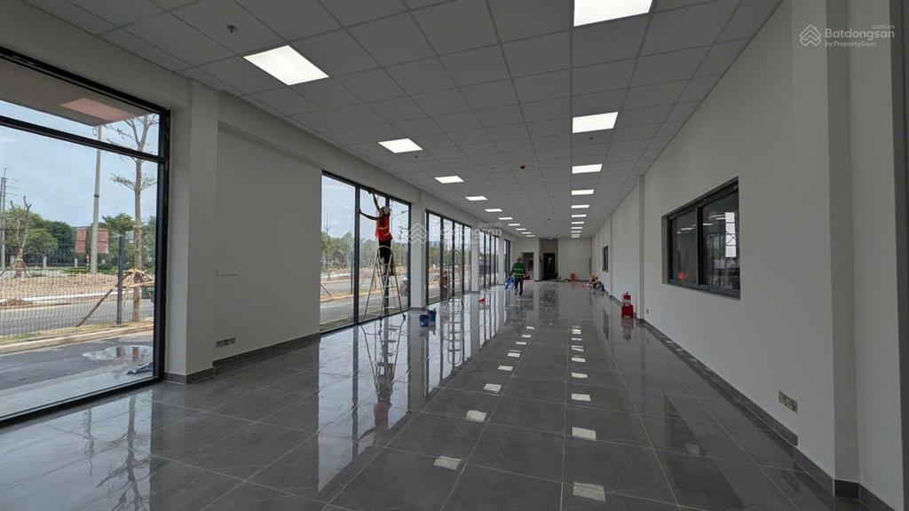 Cho thuê nhà xưởng kcn thuận thành, dt 2600m2, độc lập làm được chế xuất.  0988 457 ***