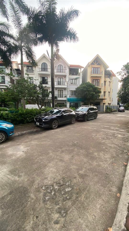 Bán gấp lô 1 liền kề 123m2, mt 7.4m, xây 4 tầng thô, giá bán 49 tỷ view vườn hoa đẹp nhất khu