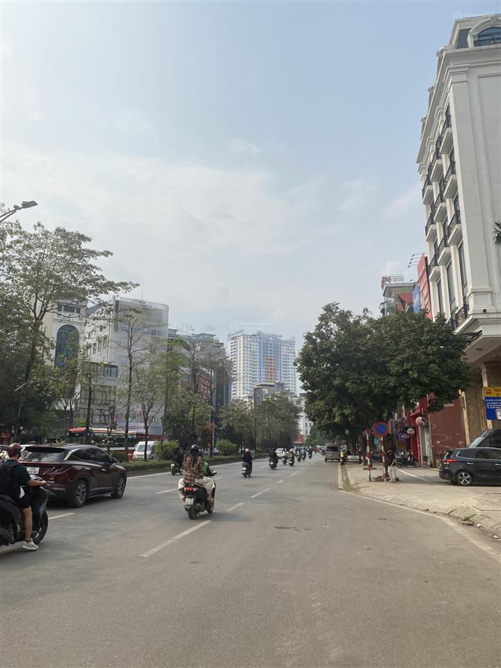 Bán gấp nhà mp nguyễn hoàng cg, dt 70m2 x 7 tầng thang máy chốt 32 tỷ, vỉa hè lô góc, kd vp công ty