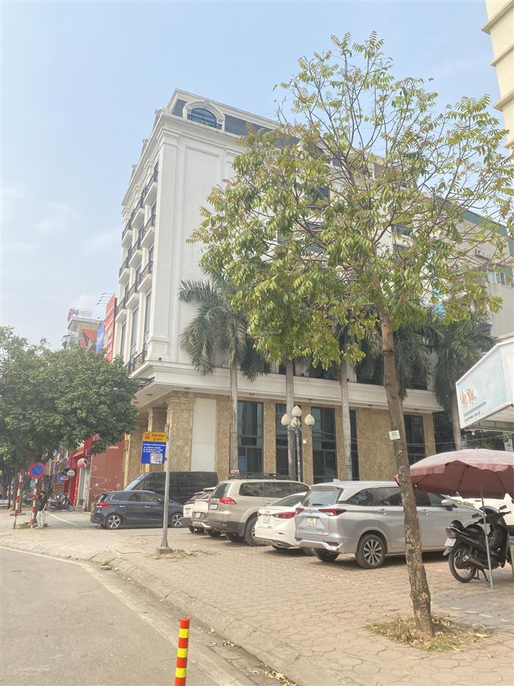 Bán gấp nhà mp nguyễn hoàng cg, dt 70m2 x 7 tầng thang máy chốt 32 tỷ, vỉa hè lô góc, kd vp công ty