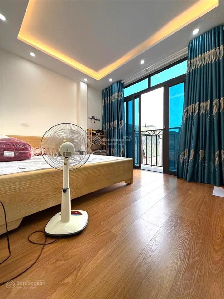 Cần bán nhà dân xây đại mỗ, dt 39m2 x 4 tầng giá 6.1 tỷ, full nội thất ở luôn, 2 mặt thoáng trc sau