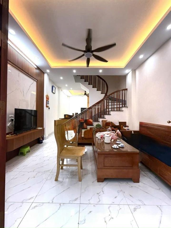 Cần bán nhà dân xây đại mỗ, dt 39m2 x 4 tầng giá 6.1 tỷ, full nội thất ở luôn, 2 mặt thoáng trc sau