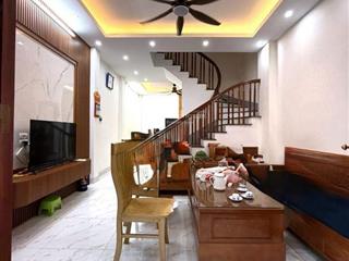 Cần bán nhà dân xây đại mỗ, dt 39m2 x 4 tầng giá 6.1 tỷ, full nội thất ở luôn, 2 mặt thoáng trc sau