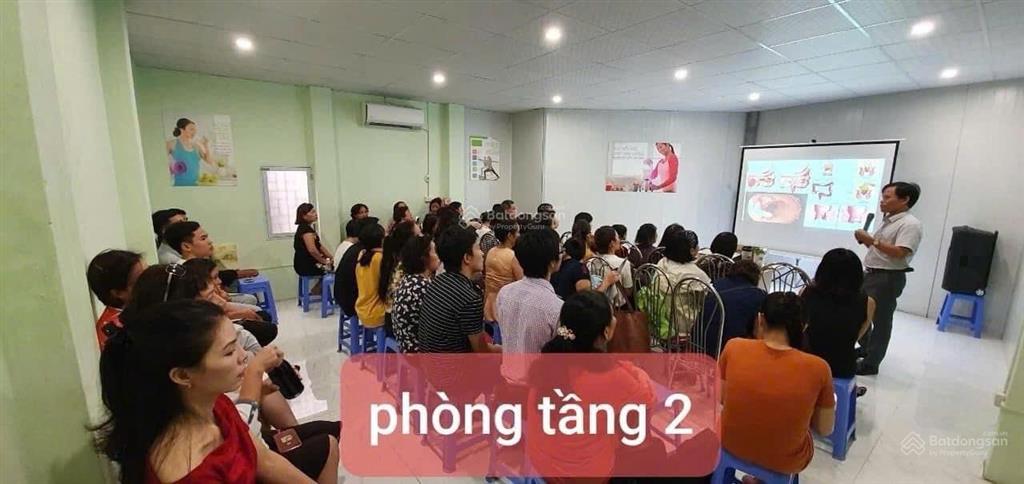 Nhà 2 tầng cũ, 56m2 ngõ thông phong, phường quốc tử giảm, ngõ nông, rộng, ô tô vào nhà