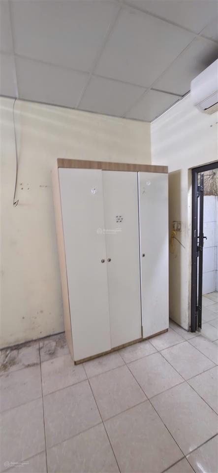 Nhà cấp 4 khu tập thể bộ đội biên phòng 32 đ. cầu diễn