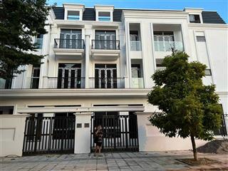 Bán căn liền kề 85m2 có khe thoáng, sẵn sổ giá 7 tỷ.  0949 472 ***