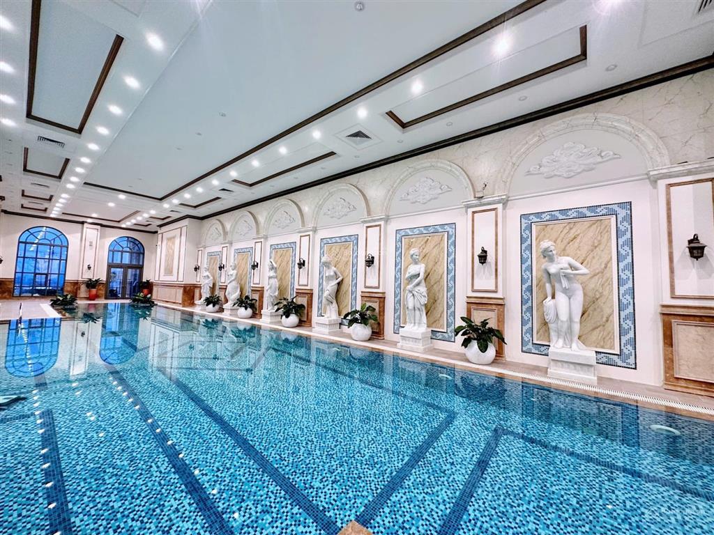 Bán căn 3 phòng ngủ hướng đông 165m2 giá tốt 24,2 tỷ.  0949 472 ***