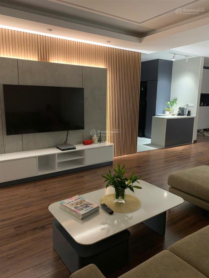 Bán căn hộ tầng cao view đẹp tòa e4 ciputra tây hồ hà nội .  0972 362 ***
