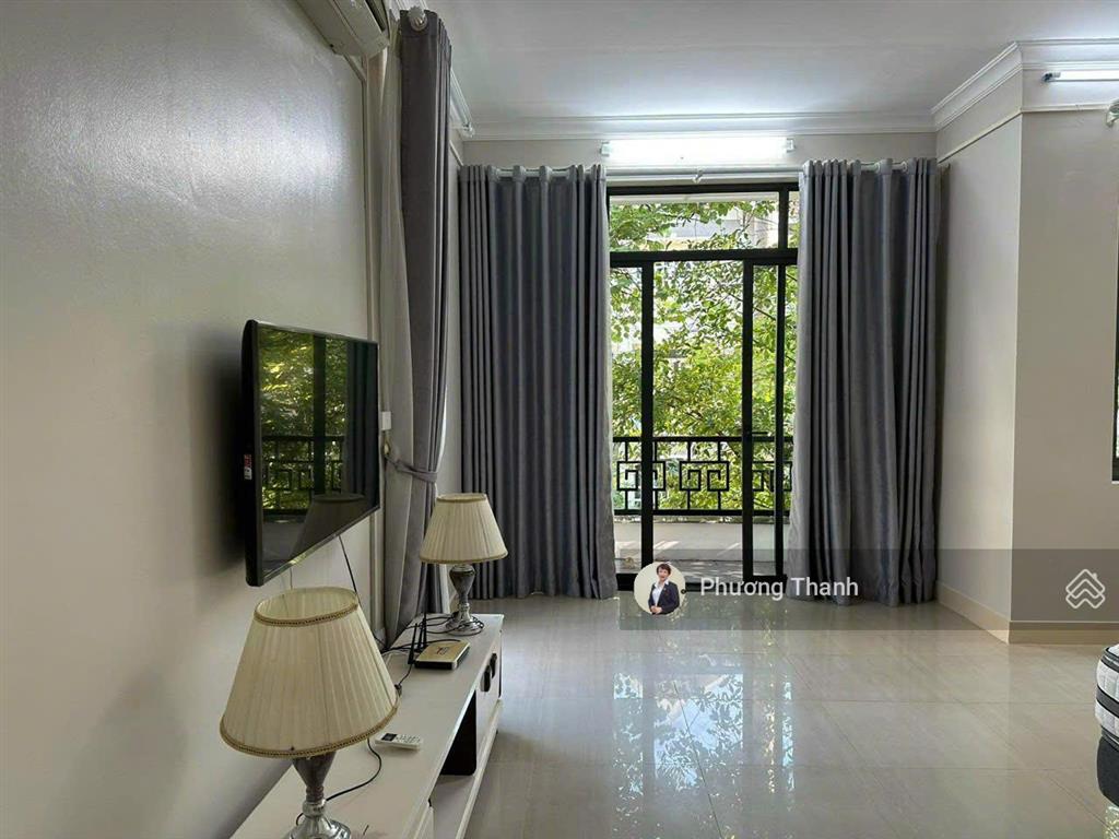 Biệt thự sân vưởn đẹp dãy t7 ciputra hà nội bán .  0972 362 ***