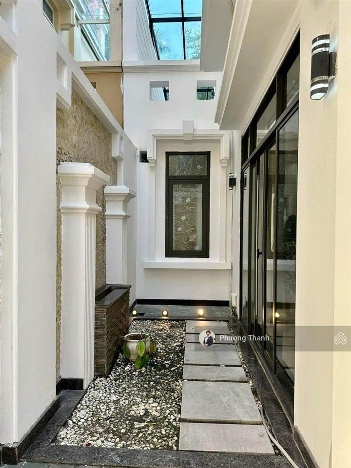 Biệt thự sân vưởn đẹp dãy t7 ciputra hà nội bán .  0972 362 ***