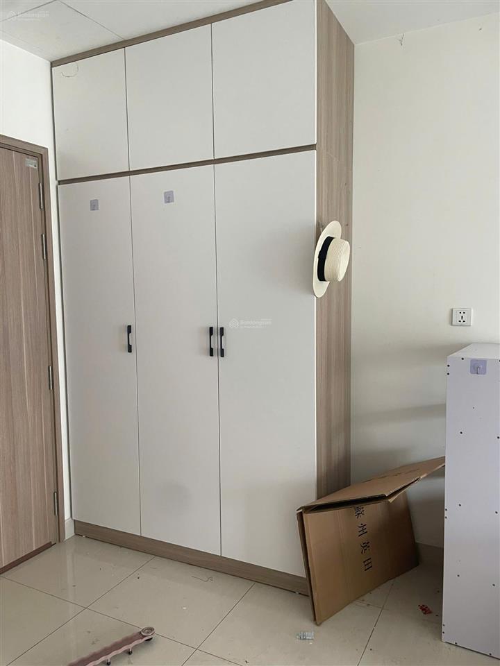 Bán nhanh căn studio tòa s303 gần nhà xe, giá chỉ 2,4 tỷ bao phí.  0915 830 ***