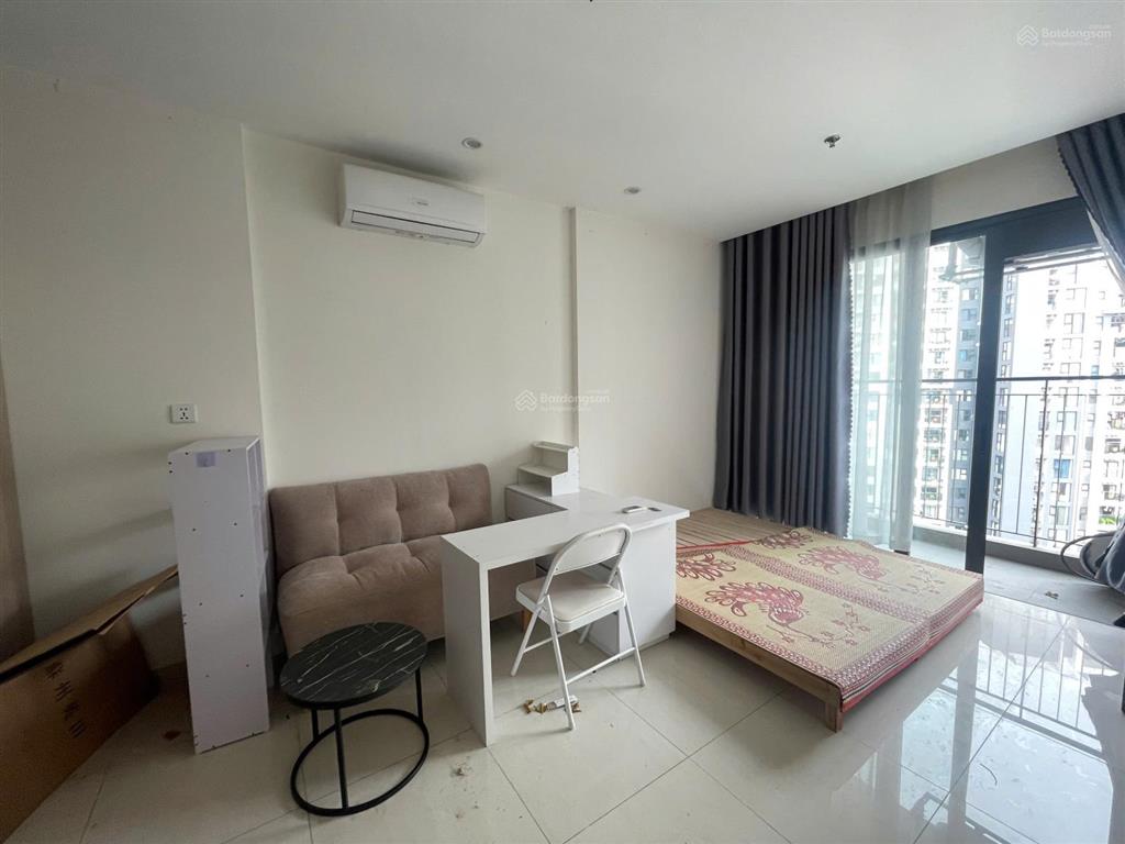 Bán nhanh căn studio tòa s303 gần nhà xe, giá chỉ 2,4 tỷ bao phí.  0915 830 ***