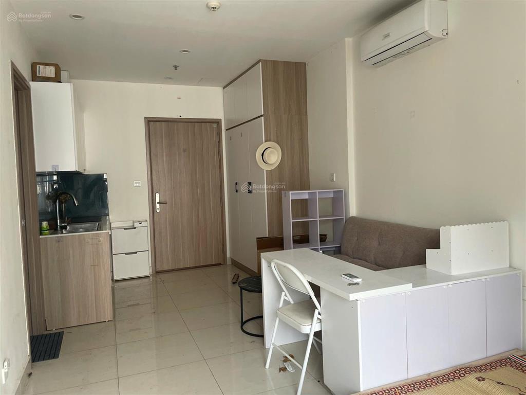 Bán nhanh căn studio tòa s303 gần nhà xe, giá chỉ 2,4 tỷ bao phí.  0915 830 ***