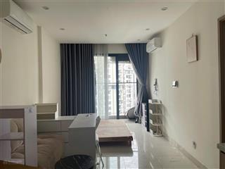 Bán nhanh căn studio tòa s303 gần nhà xe, giá chỉ 2,4 tỷ bao phí.  0915 830 ***