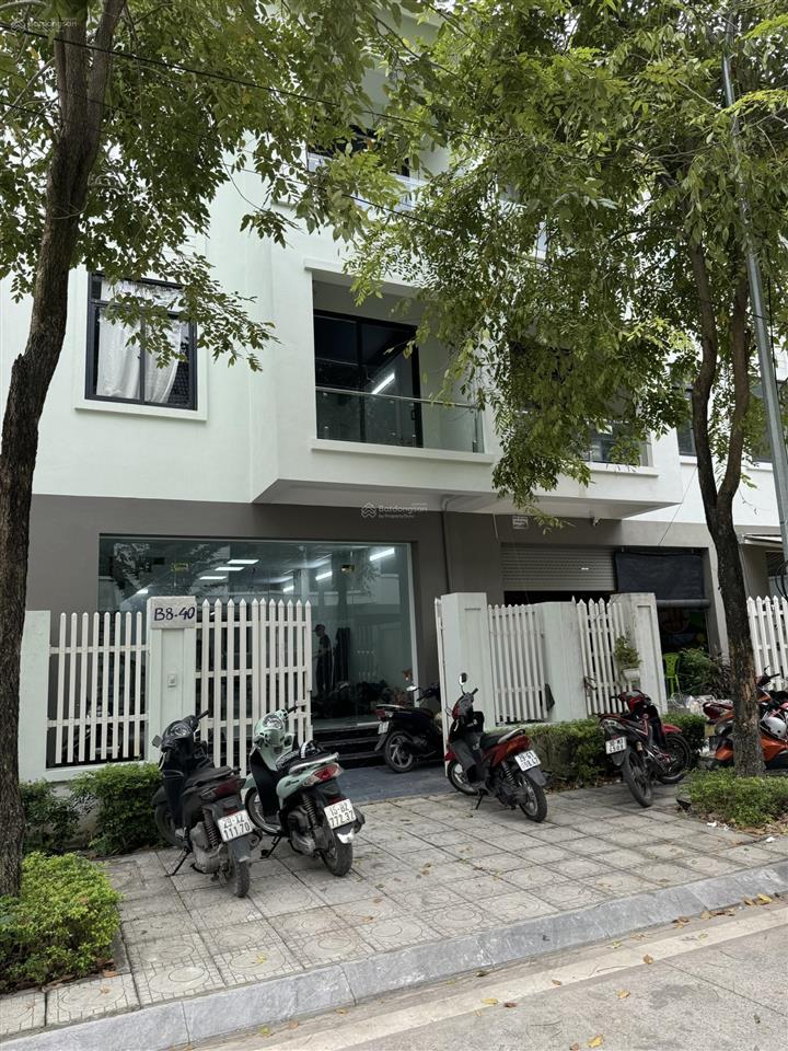 Bán nhà khu b mới geleximco dương nội 4 tầng mới hoàn thiện, đang cho thuê 20 tr/th, sát vinsmart