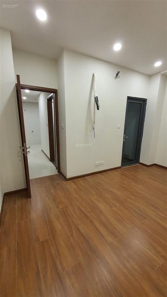Bán suất ngoại giao 4pn tầng 23, 193m2 giá 96,5 tr/m2 tại cccc discovery complex 302 cầu giấy