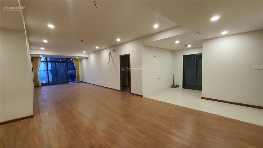 Bán suất ngoại giao 4pn tầng 23, 193m2 giá 96,5 tr/m2 tại cccc discovery complex 302 cầu giấy