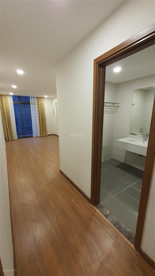 Bán suất ngoại giao 4pn tầng 23, 193m2 giá 96,5 tr/m2 tại cccc discovery complex 302 cầu giấy