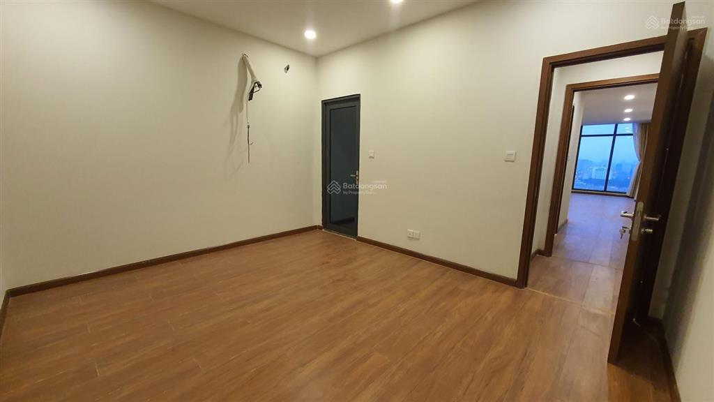 Bán suất ngoại giao 4pn tầng 23, 193m2 giá 96,5 tr/m2 tại cccc discovery complex 302 cầu giấy