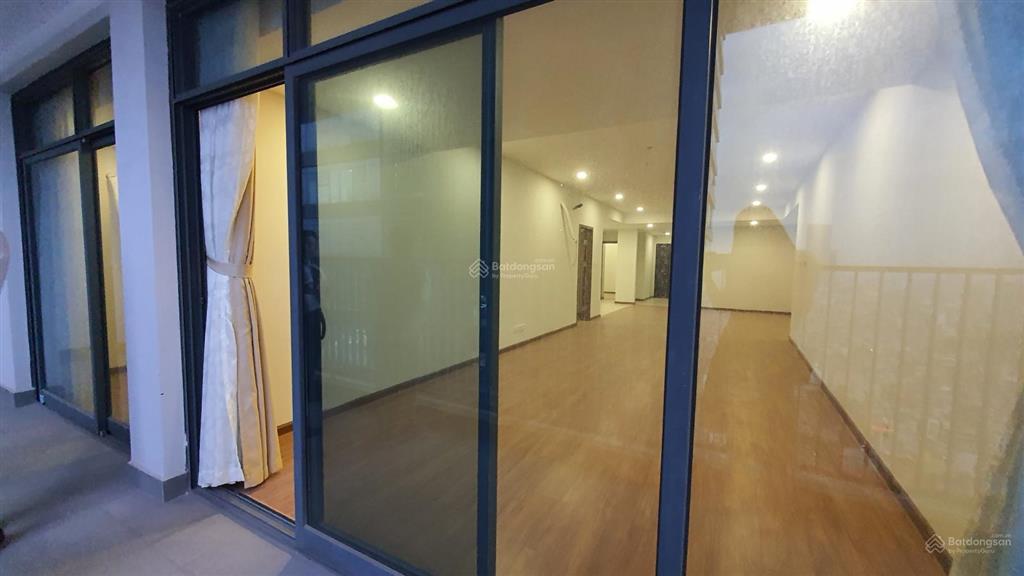 Bán suất ngoại giao 4pn tầng 23, 193m2 giá 96,5 tr/m2 tại cccc discovery complex 302 cầu giấy