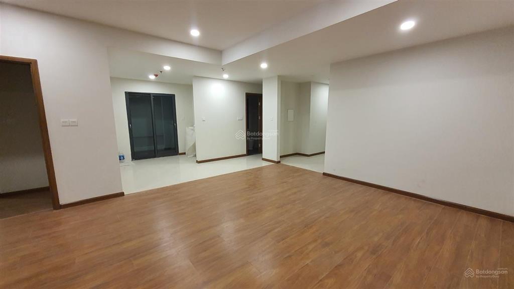 Bán suất ngoại giao 4pn tầng 23, 193m2 giá 96,5 tr/m2 tại cccc discovery complex 302 cầu giấy