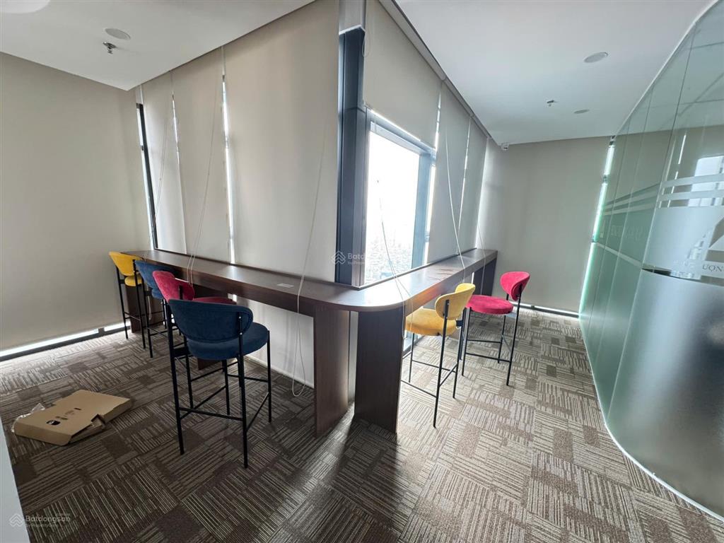 Cđt trực tiếp cho thuê vp hạng a 126 m2 tại tòa nhà văn phòng discovery complex cầu giấy