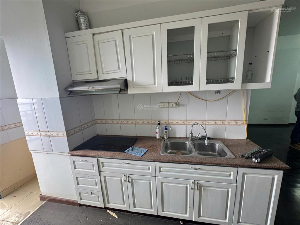 Chính chủ cho thuê căn hộ 1512, 3pn, 96 m2 tầng 15, full đồ, 19 tr/tháng tại tòa kinh đô 93 lò đúc